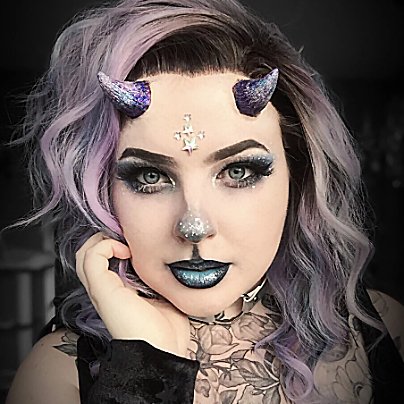 Woman with pastel lilac hair wearing lilac devil horns